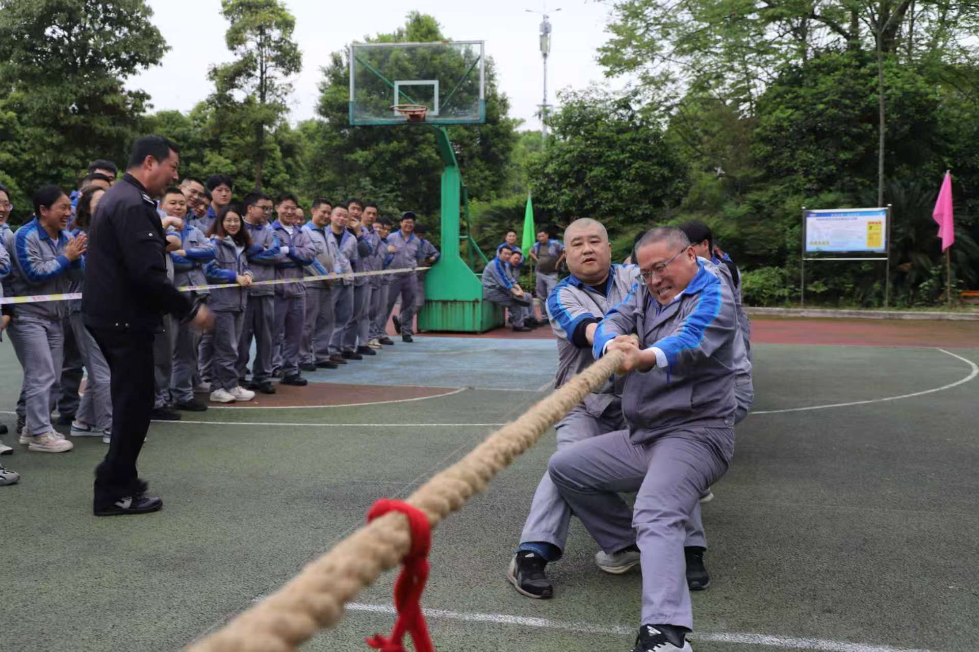 凝心聚力  “绳”采飞扬——公司举办建厂86周年职工拔河比赛 马博在线体育马博在线体育马博在线体育首页-马博（中国）
-马博（中国）集团